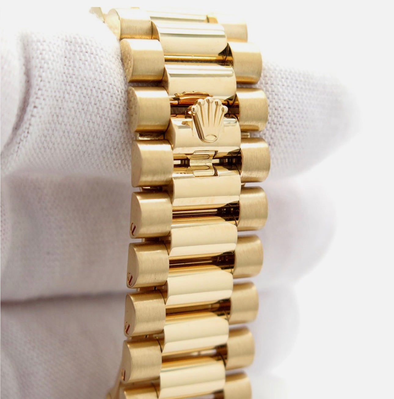 Rolex Day-Date 40mm Diamond Index
Dial 228238