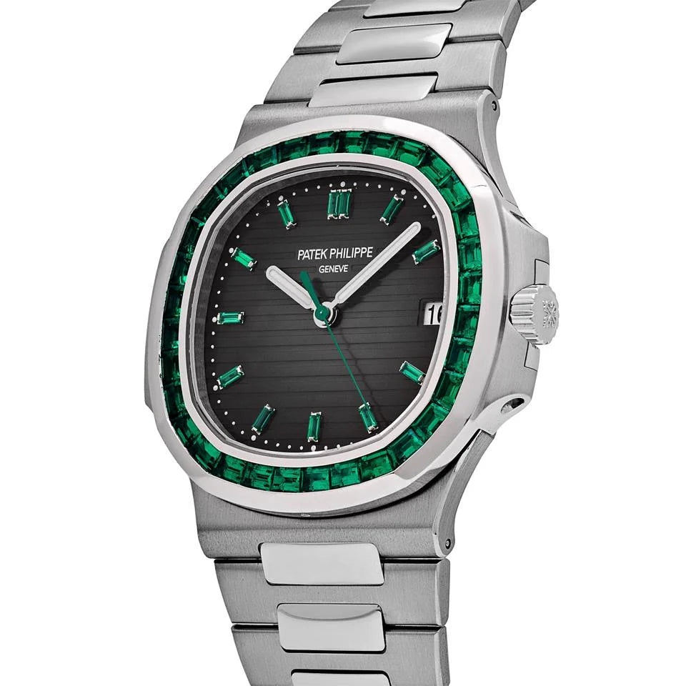 Patek Philippe Nautilus
5711/113P-001 Platinum Emeralds