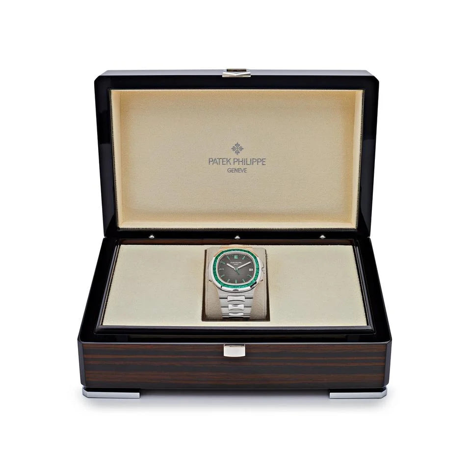 Patek Philippe Nautilus
5711/113P-001 Platinum Emeralds
