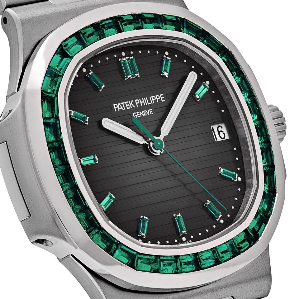 Patek Philippe Nautilus
5711/113P-001 Platinum Emeralds