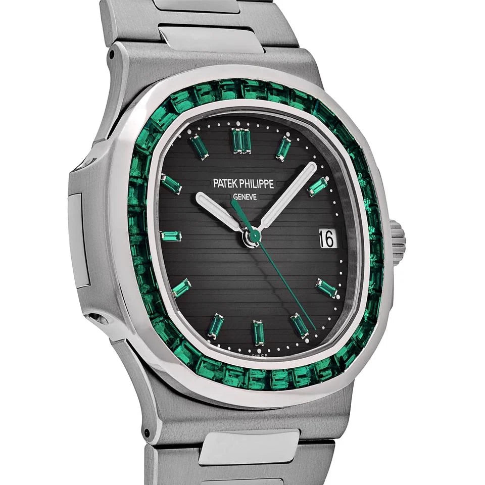 Patek Philippe Nautilus
5711/113P-001 Platinum Emeralds